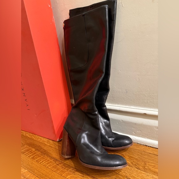 Cute black leather knee high boots size 7 - Picture 3 of 4
